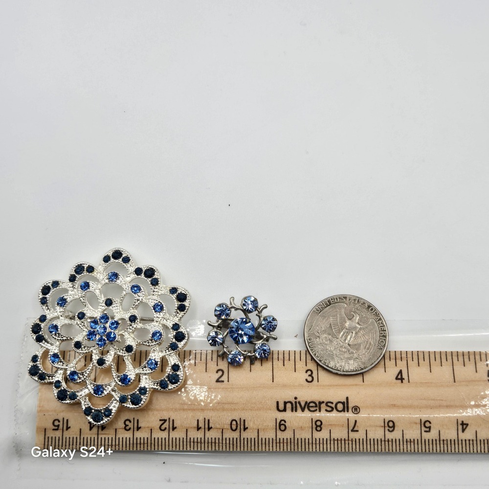 VTG 2PC Brooch Set Silver Tone Blue Rhinestone Snowflake Winter Sparkling Gift - Picture 3 of 8